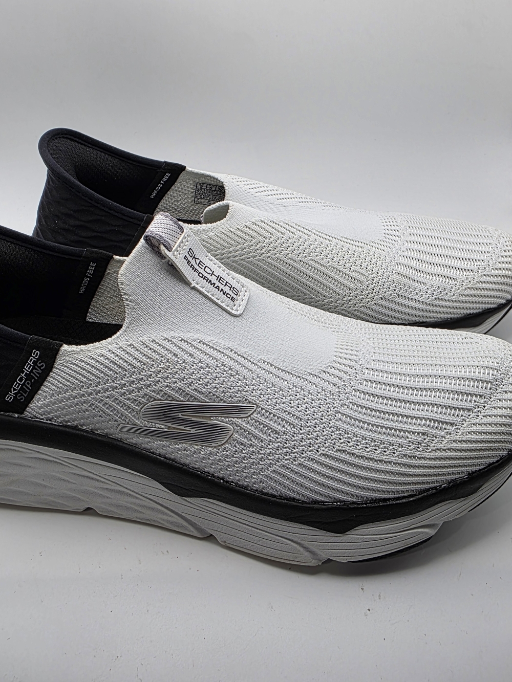 Skechers Women's Slip-In Shoes White Size 9 - Max Cushion Hands-Free Sneakers